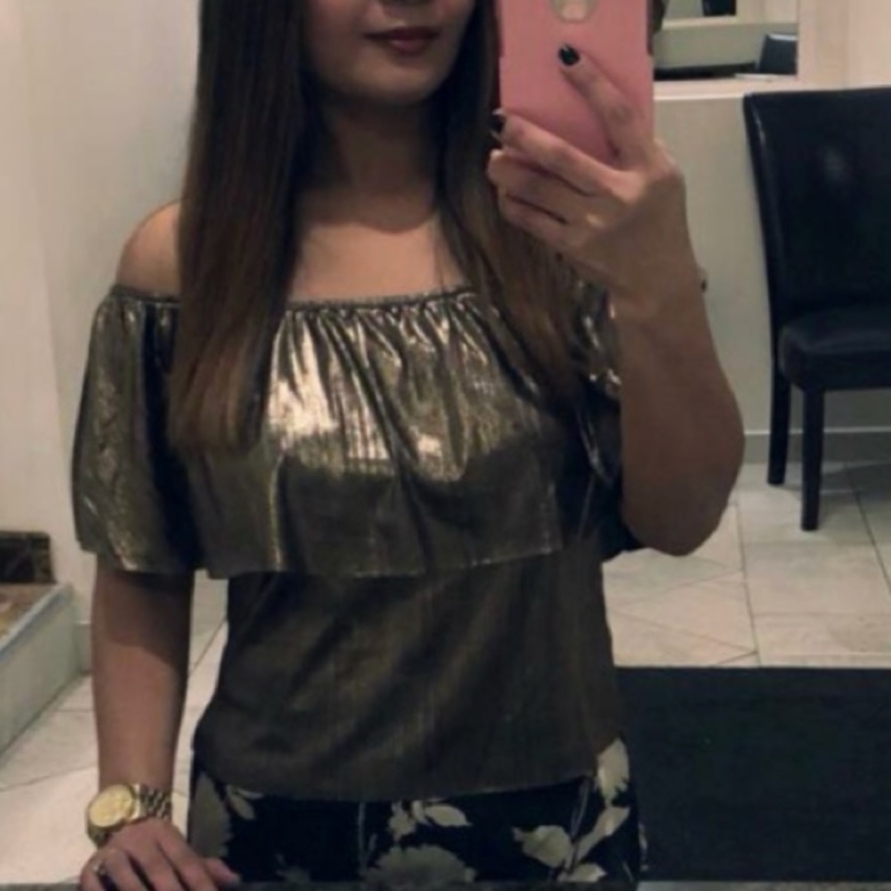 off-shoulder top - Picture 2 of 2